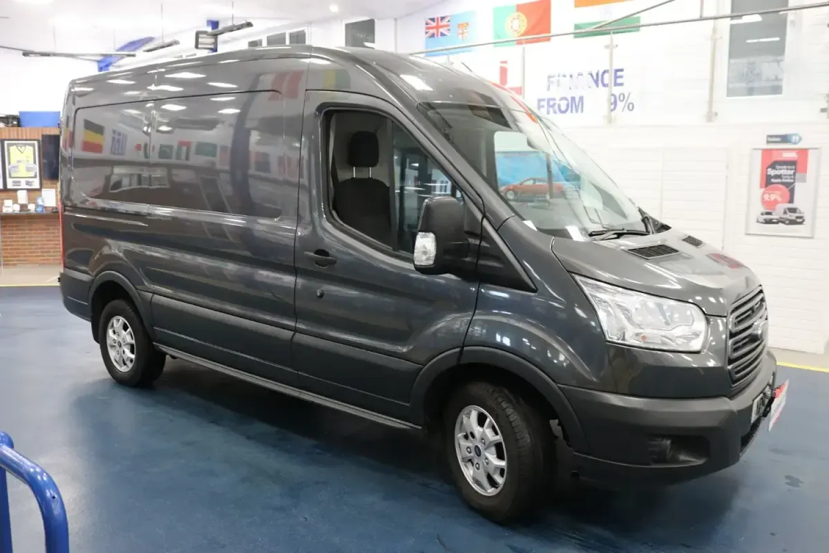 Usado Ford Transit 170 HP (125 kW) 2017 Cinzento Van