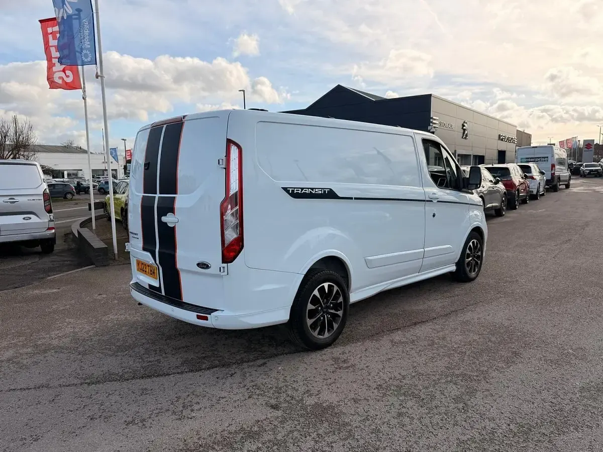 Käytetty Ford Transit Custom Sport 170 HP (125 kW) 2023 Valkoinen Van