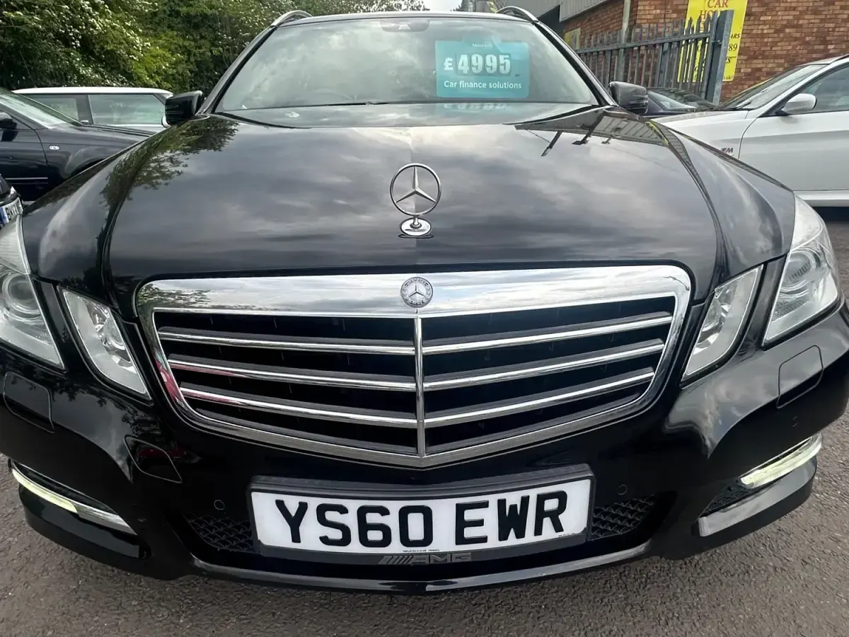 Usado Mercedes E250 Avantgarde 2011 Preto Carrinha