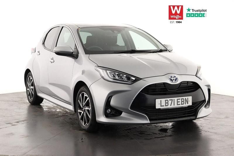 Silver Used 2021 Toyota Yaris Hybrid Design Hatchback | £16,599 (Fair price) - Image 1/4
