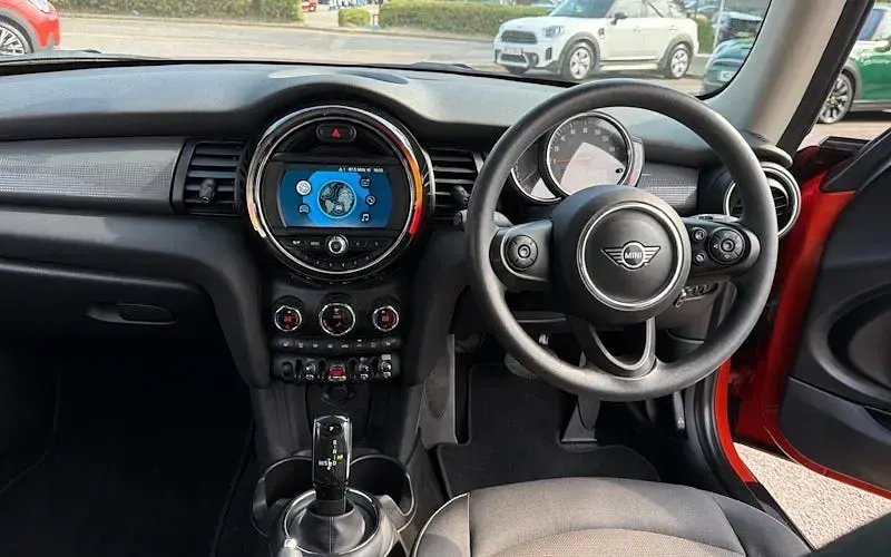 Used Mini Cooper Classic 136 HP (100 kW) 2020 Orange Hatchback