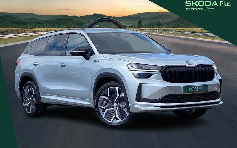 Brilliant silver metallic Used 2025 Skoda Kodiaq SportLine SUV | £38,020 (Expensive) - Image 1/4