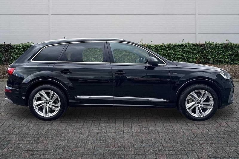 Used Audi Q7 S-Line 228 HP (167 kW) 2023 Black SUV