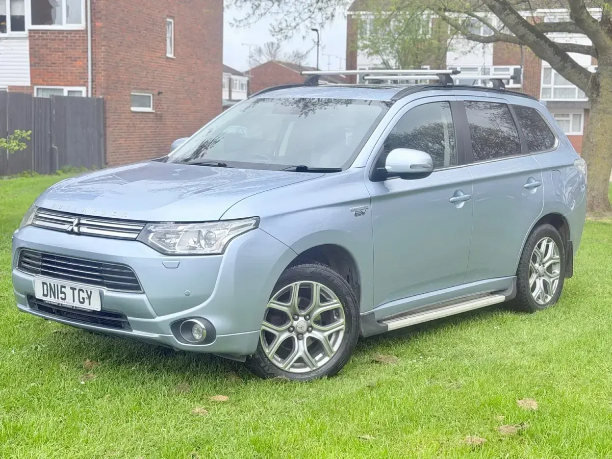 Used Mitsubishi Outlander P-HEV 200 HP (147 kW) 2015 Blue SUV