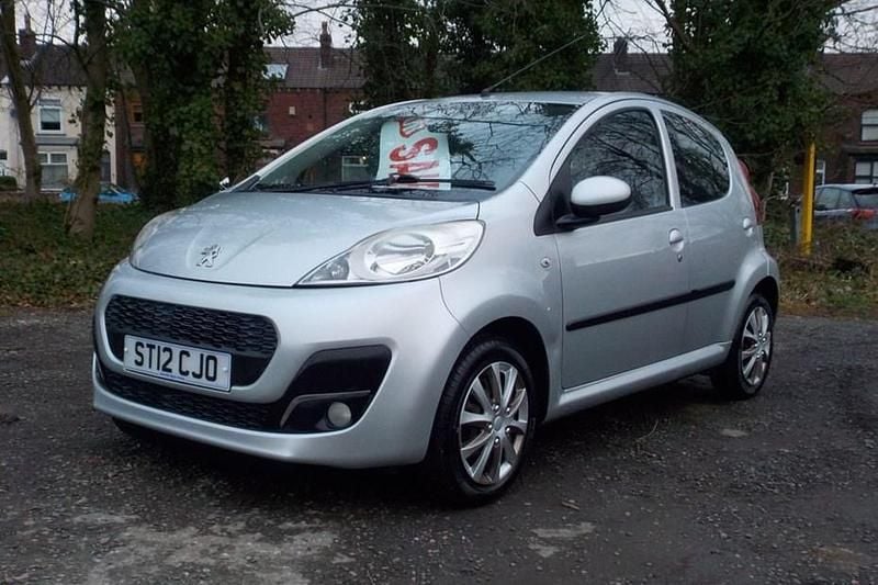 Used Peugeot 107 Active 68 HP (50 kW) 2012 Silver Hatchback