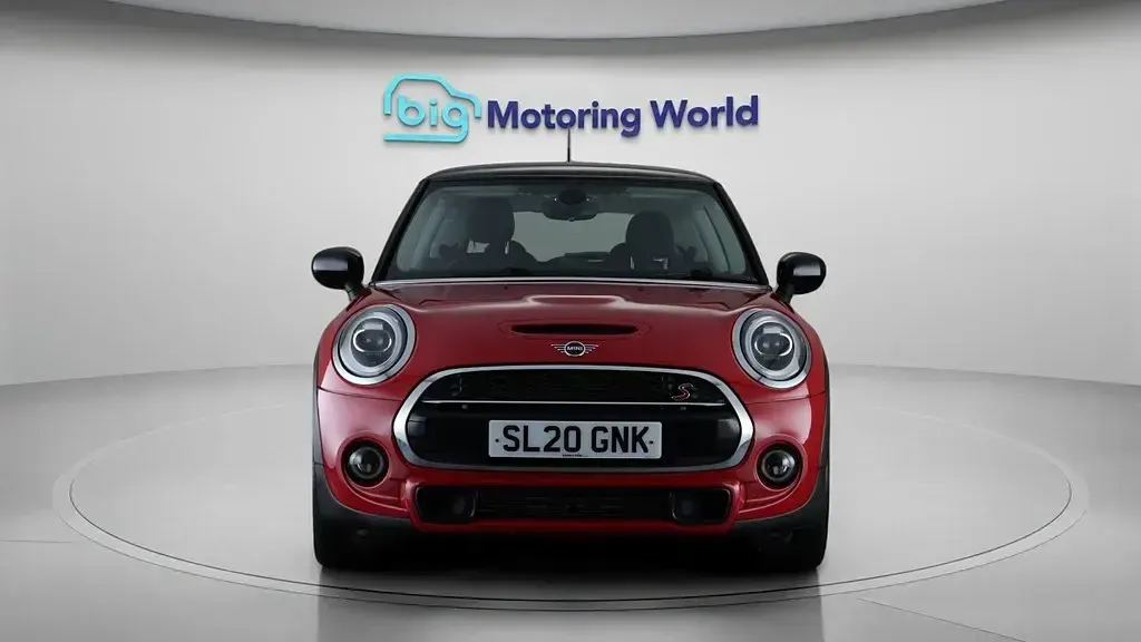 Begagnad Mini Cooper S Classic 192 HK (141 kW) 2020 Röd Halvkombi