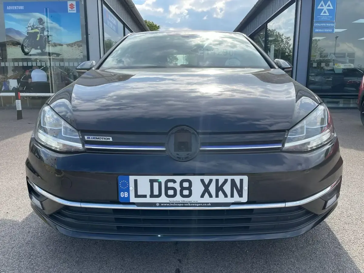 Second-hand VW Golf VII SE 130 CP (95 kW) 2018 Negru Hatchback