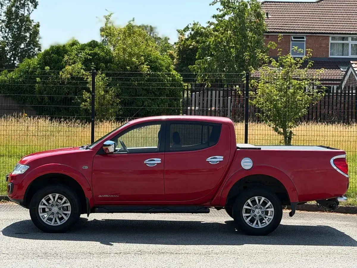Used Mitsubishi L200 178 HP (130 kW) 2015 Red Pickup