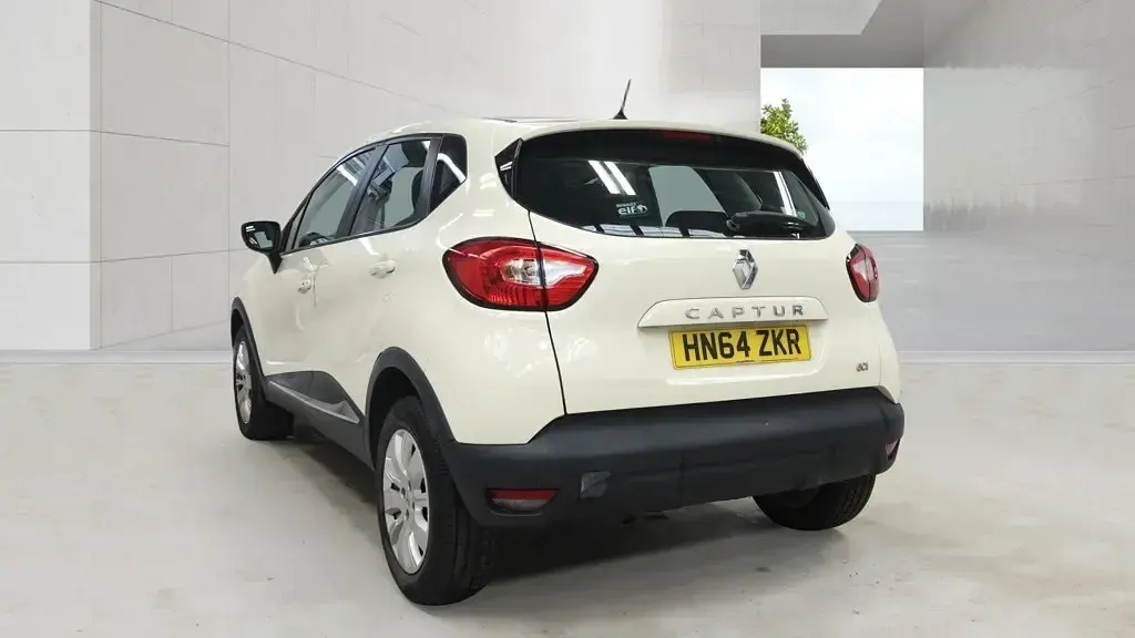Used Renault Captur Expression+ 90 HP (66 kW) 2014 Cream SUV
