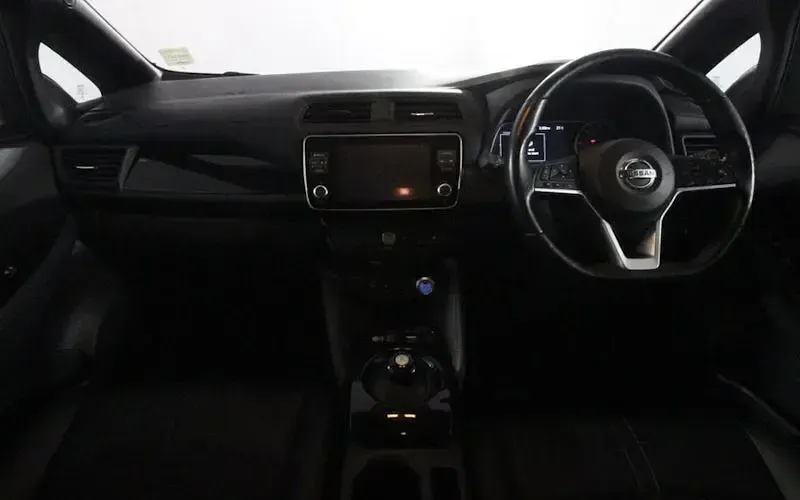 Used Nissan Leaf N-Connecta 160 kW (218 HP) 2021 Red Hatchback
