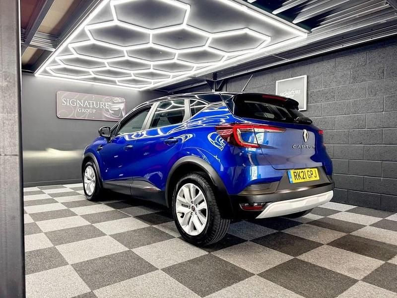 Used Renault Captur Play 100 HP (73 kW) 2021 Blue/black SUV