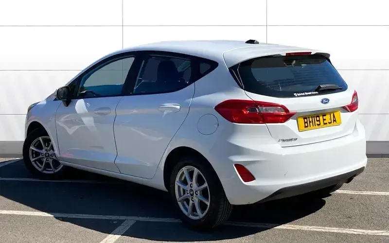 Usado Ford Fiesta Zetec 86 HP (63 kW) 2019 Branco Citadino