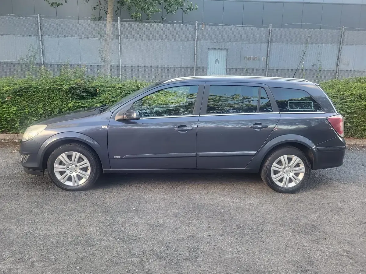 Used Vauxhall Astra Design Edition 2007 Silver Estate