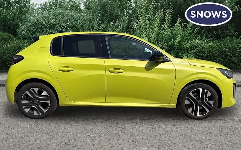 Used Peugeot 208 Allure 101 HP (74 kW) 2024 Yellow Hatchback