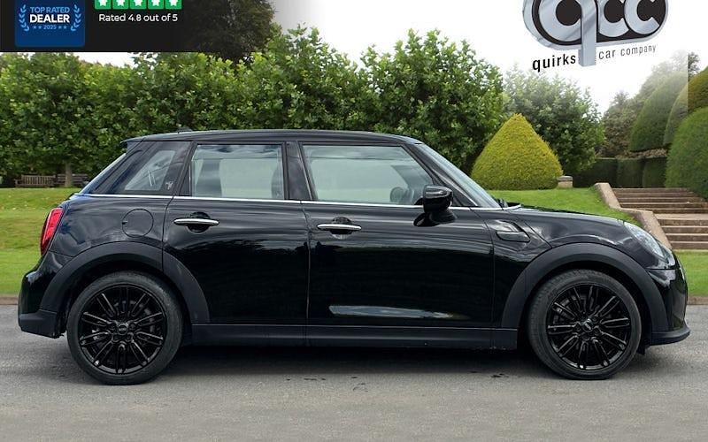 Begagnad Mini Cooper Exclusive 136 HK (100 kW) 2021 Svart Halvkombi
