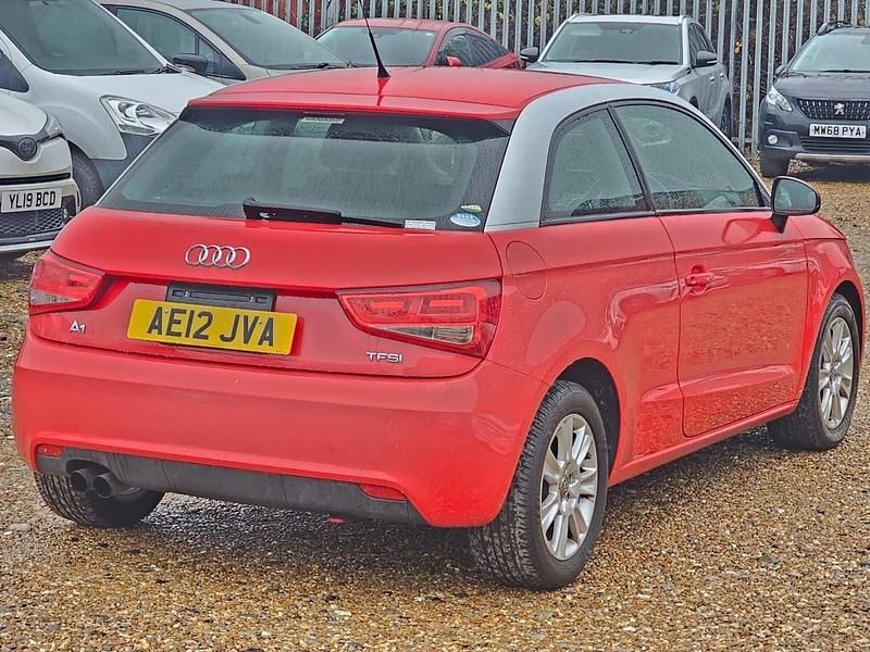 Begagnad Audi A1 2012 Röd Halvkombi