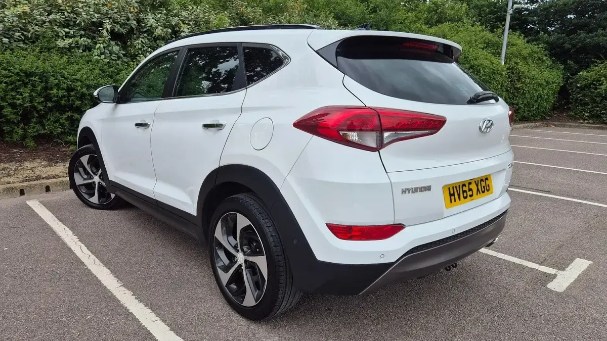 Used Hyundai Tucson Premium SE 185 HP (136 kW) 2015 White SUV