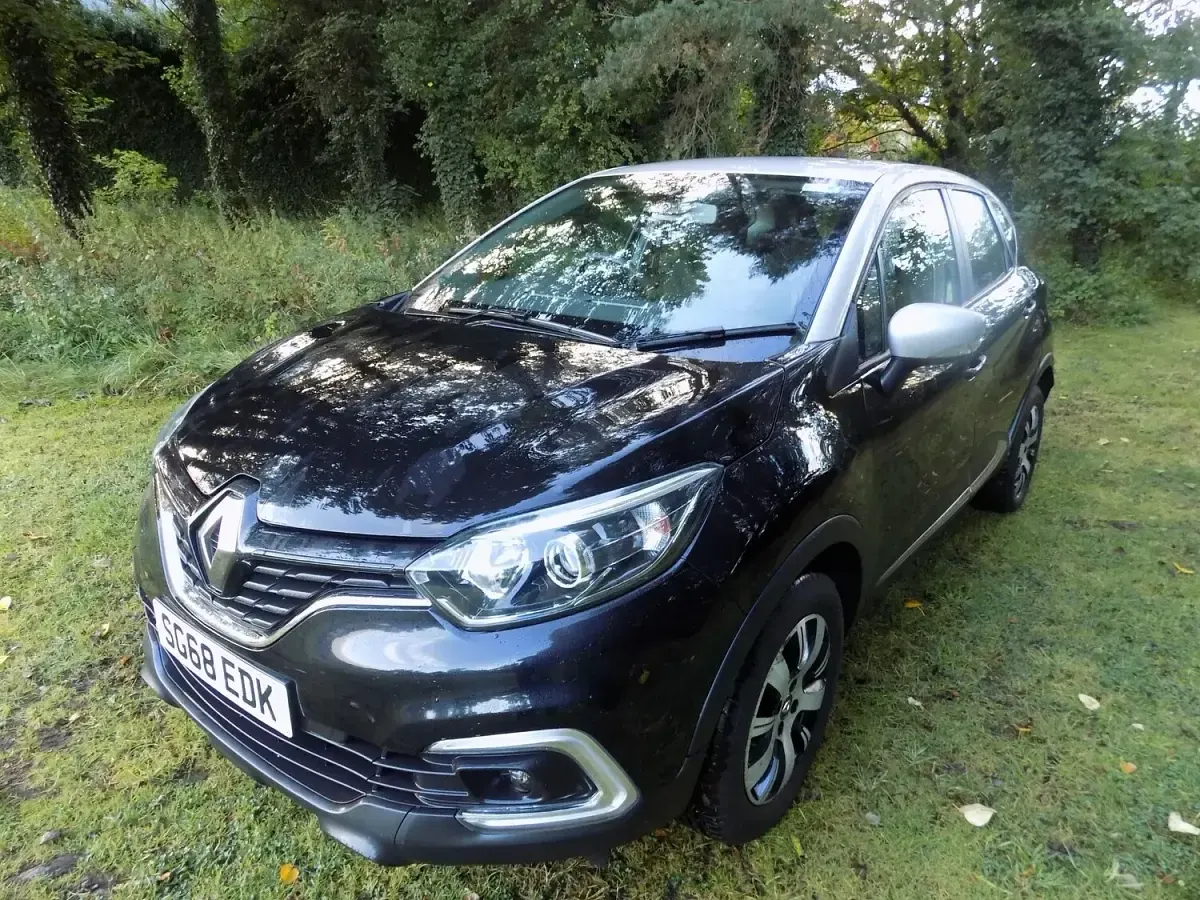 Used Renault Captur Play 90 HP (66 kW) 2018 Black SUV