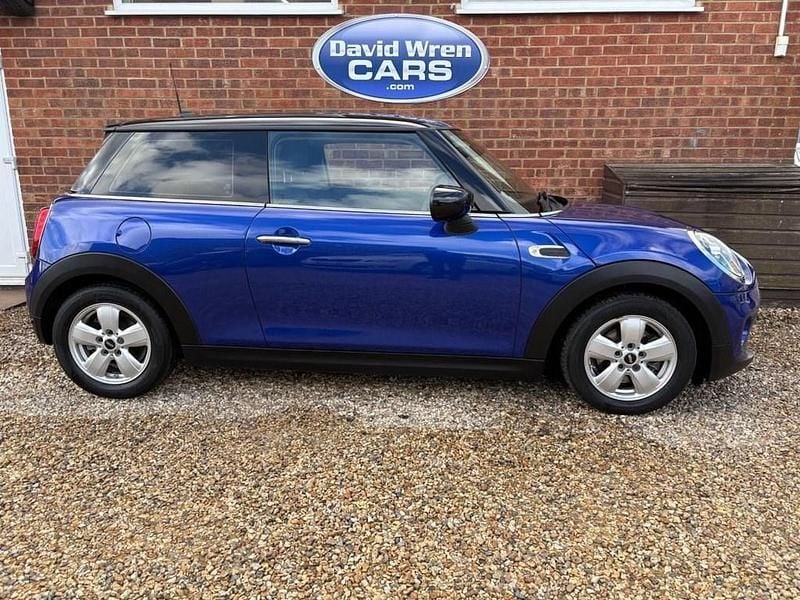 Usado Mini Cooper Classic 136 HP (100 kW) 2019 Azul Citadino