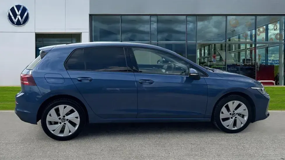 Used VW Golf VIII Match 204 HP (150 kW) 2025 Anemone blue