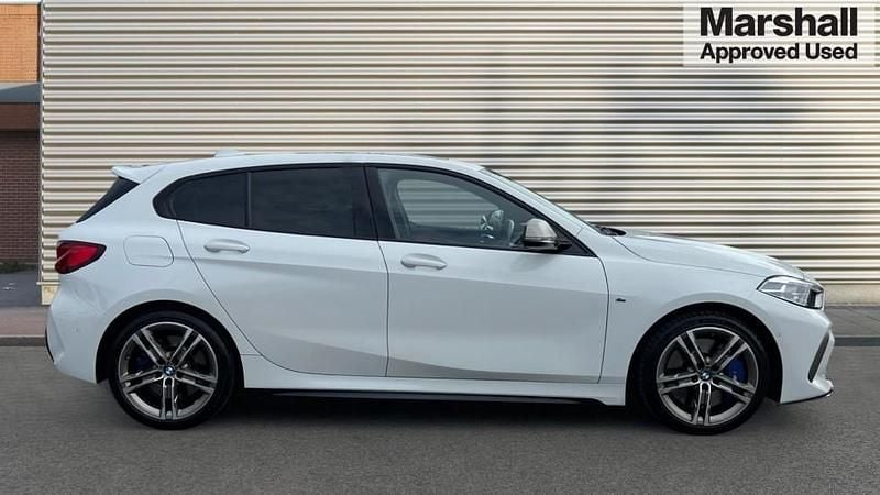 Usado BMW M135 Comfort Edition 306 CV (225 kW) 2026 Blanco Utilitario