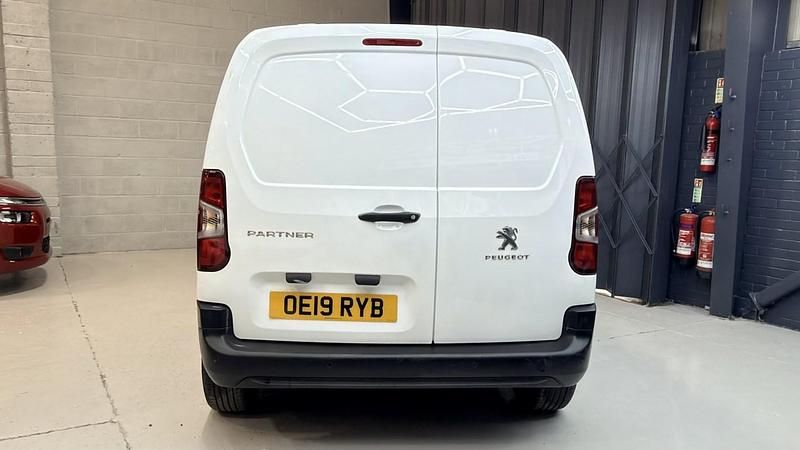 Second-hand Peugeot Partner 2019 Alb Monovolum