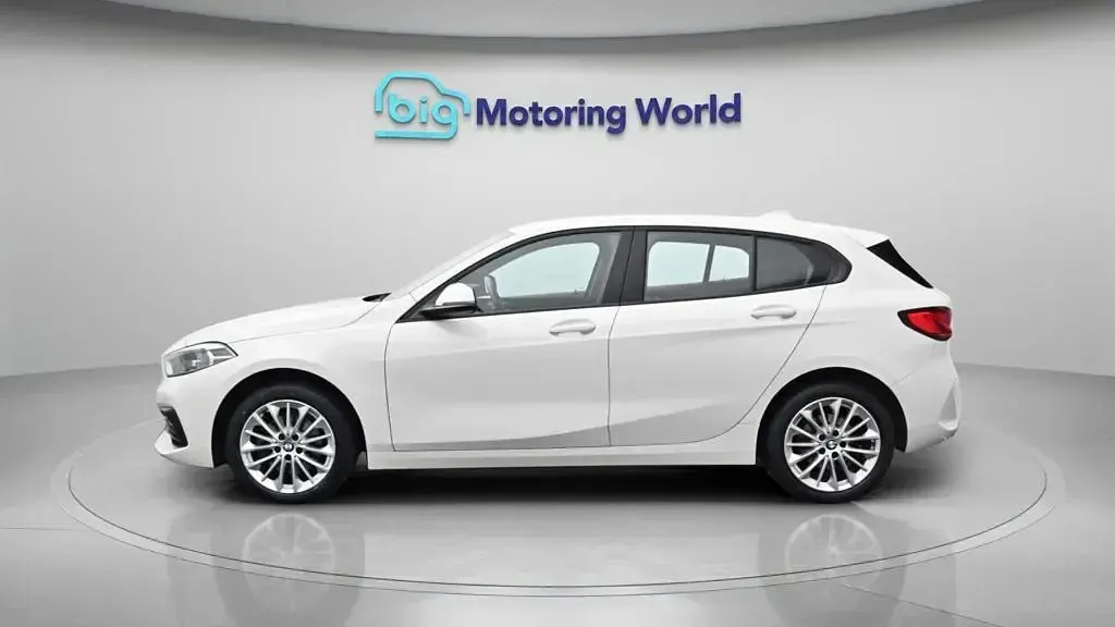 Używany BMW 116 116 KM (85 kW) 2024 Biały Hatchback