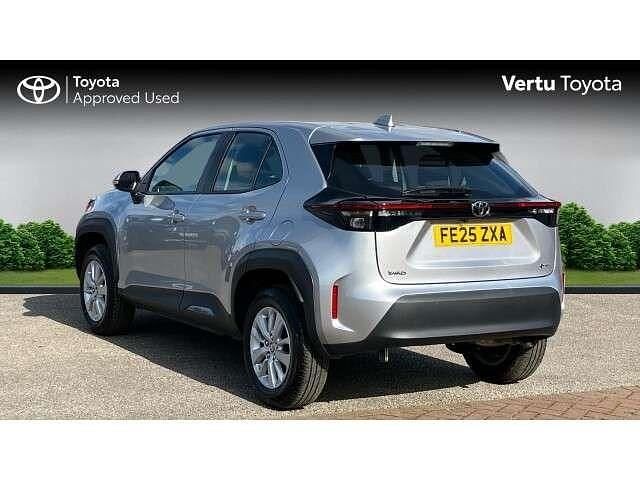 Used Toyota Yaris Cross 113 HP (83 kW) 2025 Silver SUV