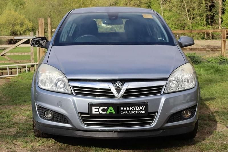 Used Vauxhall Astra Design Edition 2008 Silver Hatchback