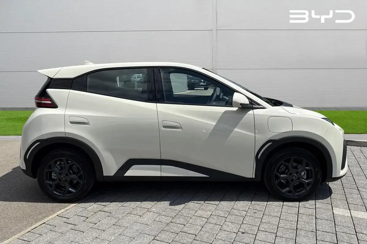 New BYD Dolphin Boost 64 kW (88 HP) 2025 White Hatchback