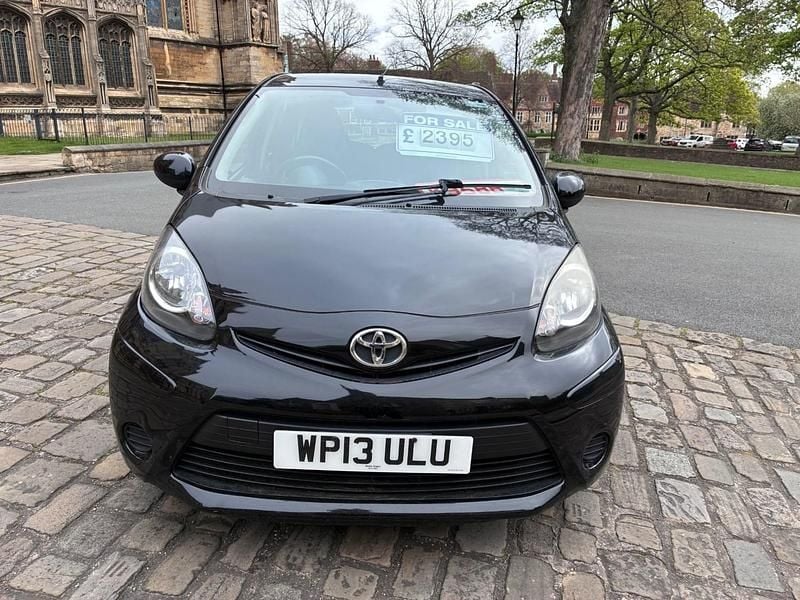 Begagnad Toyota Aygo 68 HK (50 kW) 2013 Svart Halvkombi