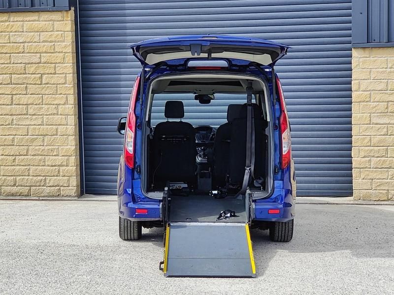 Used Ford Tourneo Connect Titanium 2017 Blue MPV