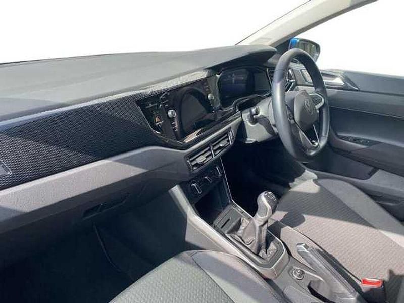 Used VW Polo Life 95 HP (69 kW) 2023 Blue Hatchback