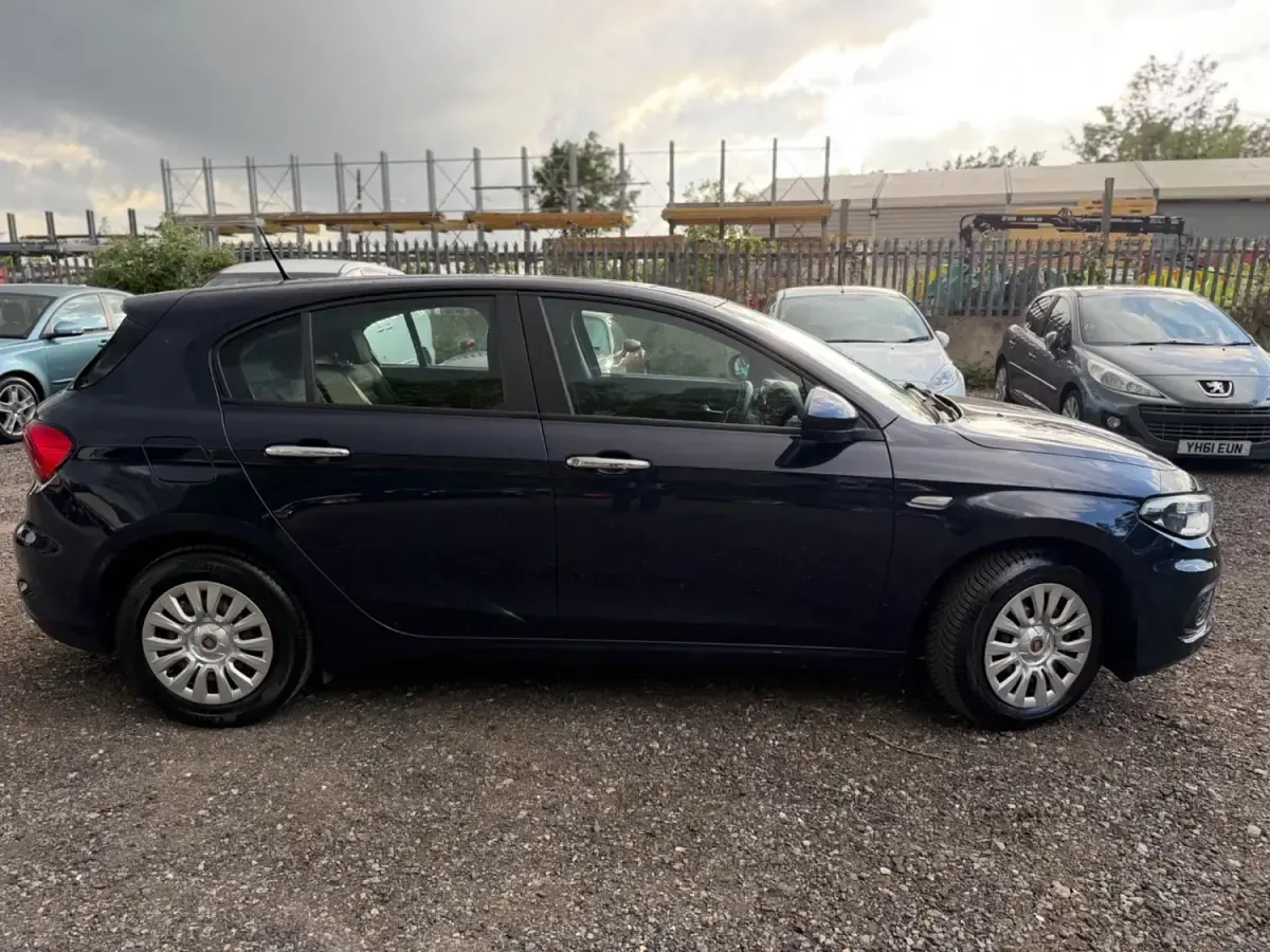 Used Fiat Tipo Easy 95 HP (69 kW) 2017 Blue Hatchback
