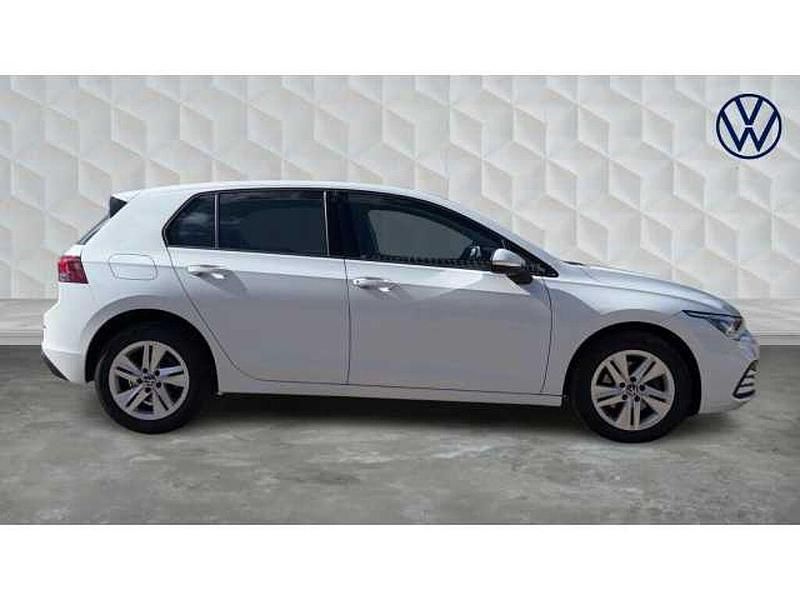 Used VW Golf VIII Life 130 HP (95 kW) 2022 White Hatchback