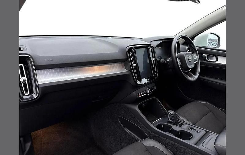 Usado Volvo XC40 Momentum 150 HP (110 kW) 2018 Branco SUV