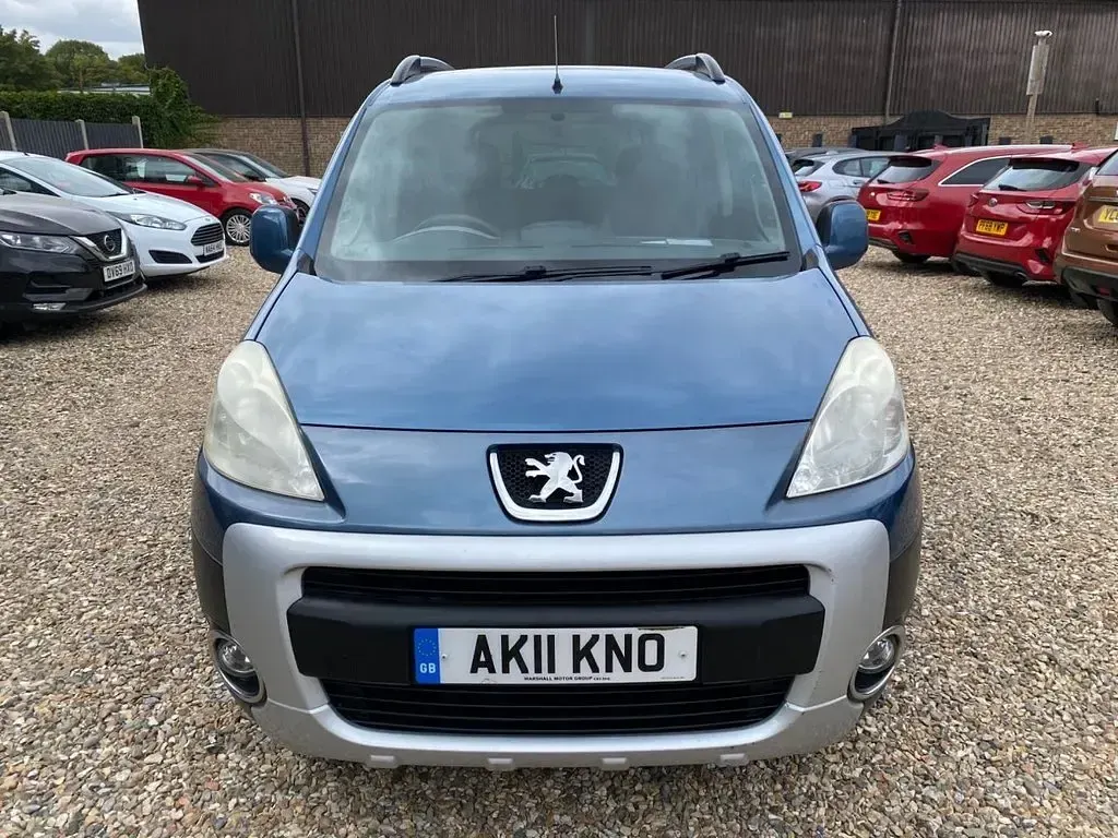 Used Peugeot Partner Tepee Outdoor 112 HP (82 kW) 2011 Blue MPV