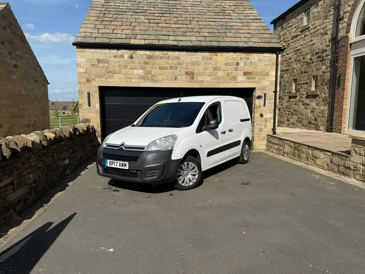 Used Citroën Berlingo 75 HP (55 kW) 2017 White MPV