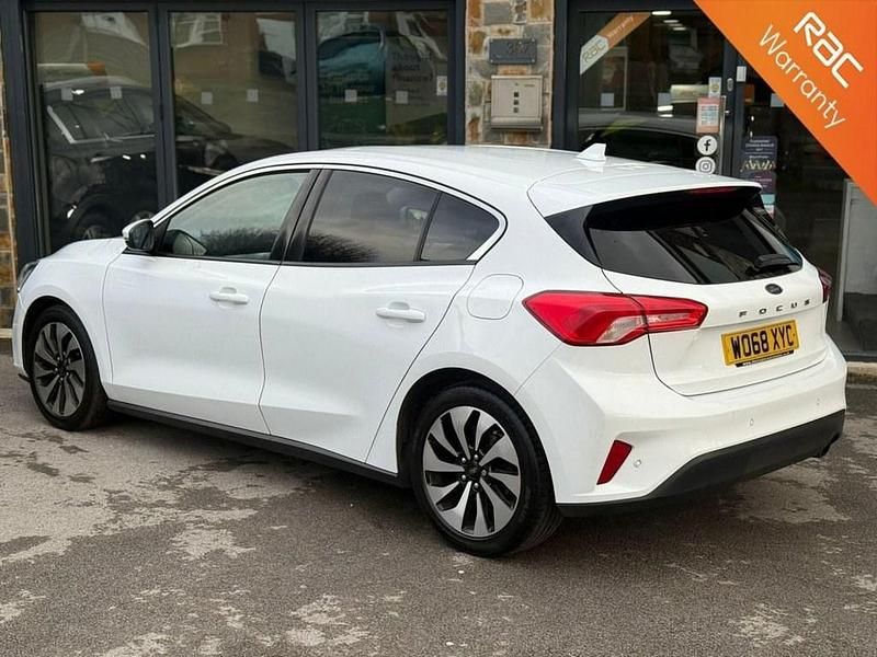 Used Ford Focus Zetec 100 HP (73 kW) 2019 White Hatchback