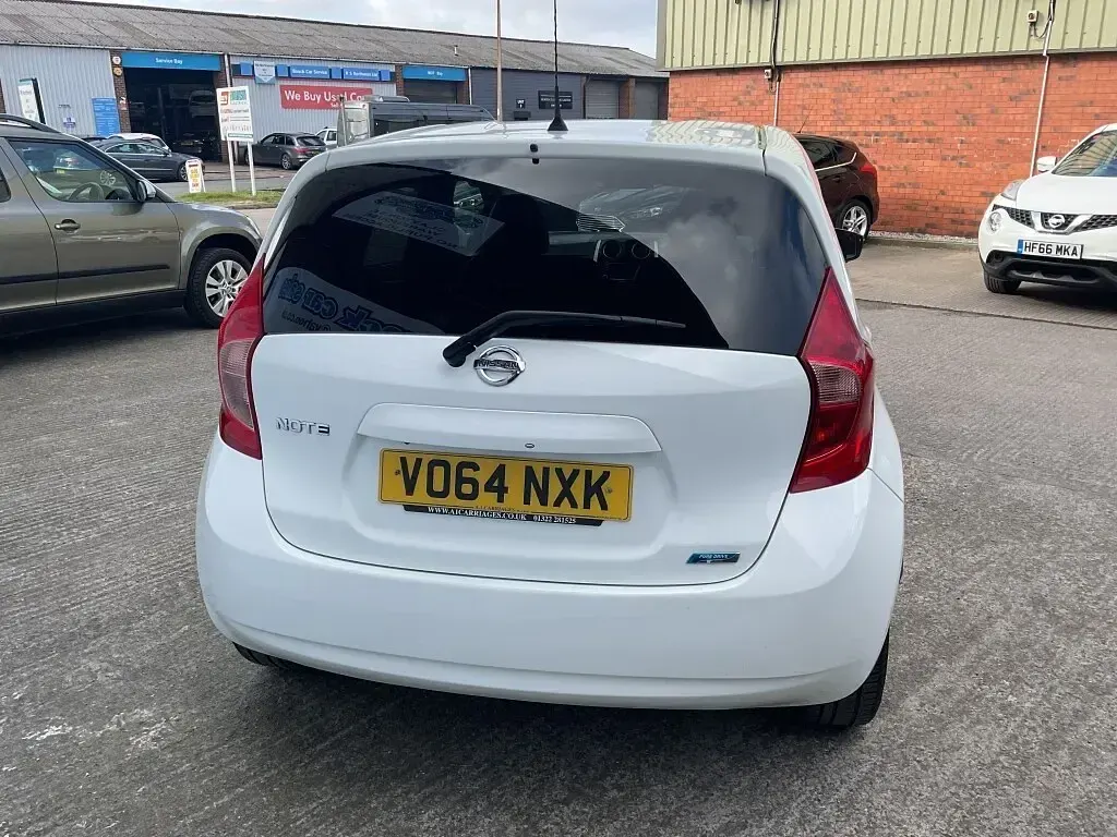 Used Nissan Note Tekna 90 HP (66 kW) 2014 White Hatchback
