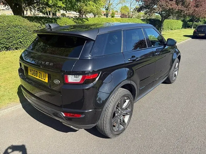 Używany Land Rover Range Rover evoque Landmark 2018 Czarny Kombi