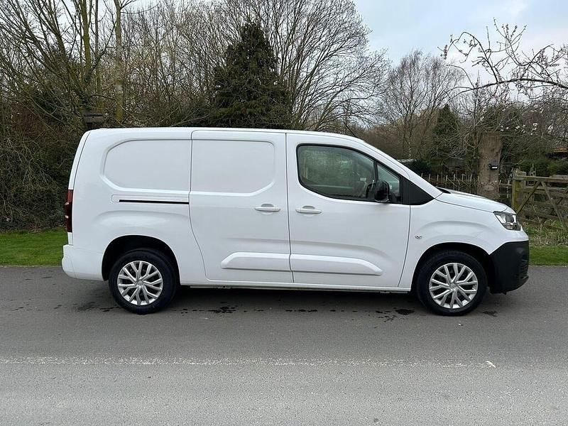 Used Fiat Doblò 136 HP (100 kW) 2023 White MPV