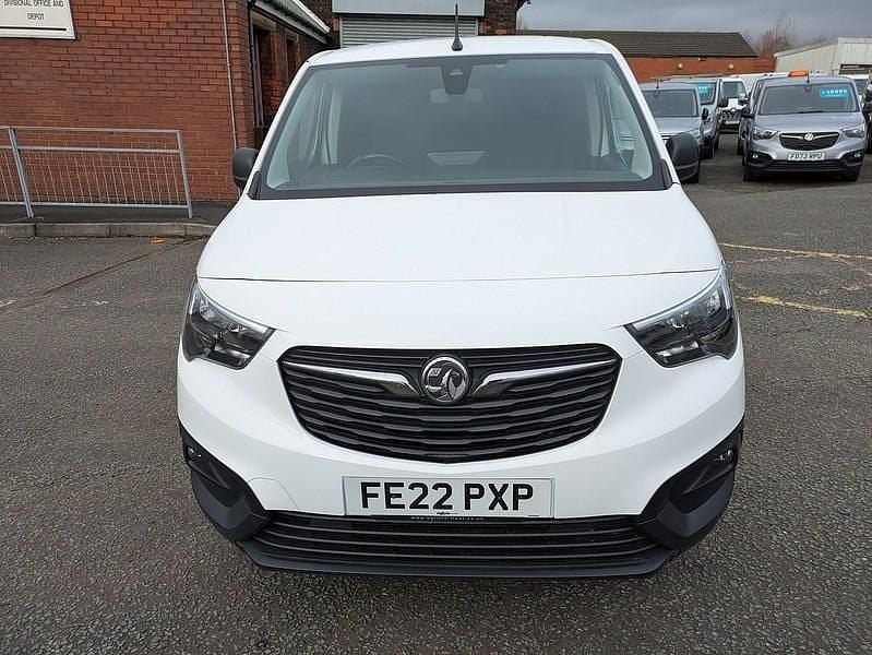 Used Vauxhall Combo 130 HP (95 kW) 2022 White MPV