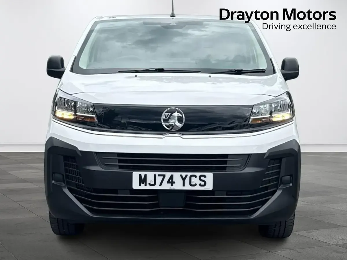 Used Vauxhall Vivaro S 120 HP (88 kW) 2024 White MPV