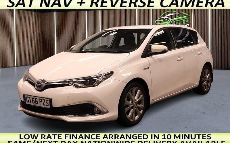 Used Toyota Auris Hybrid 136 HP (100 kW) 2017 Hatchback