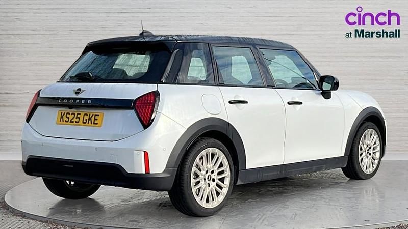 Used Mini Cooper Exclusive 114 kW (156 HP) 2025 White Hatchback