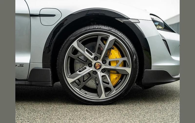 Used Porsche Taycan Cross Turismo 559 kW (761 HP) 2022 Silver Estate