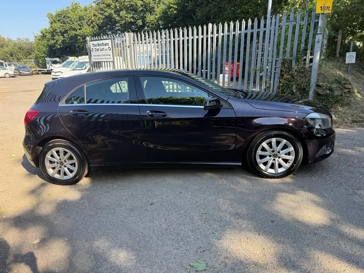 Used Mercedes A180 SE 2014 Purple Hatchback