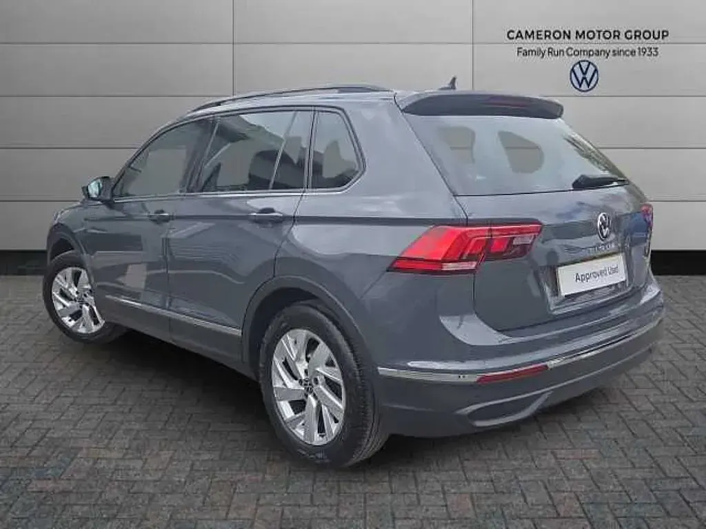 Begagnad VW Tiguan Life 150 HK (110 kW) 2022 Grå SUV