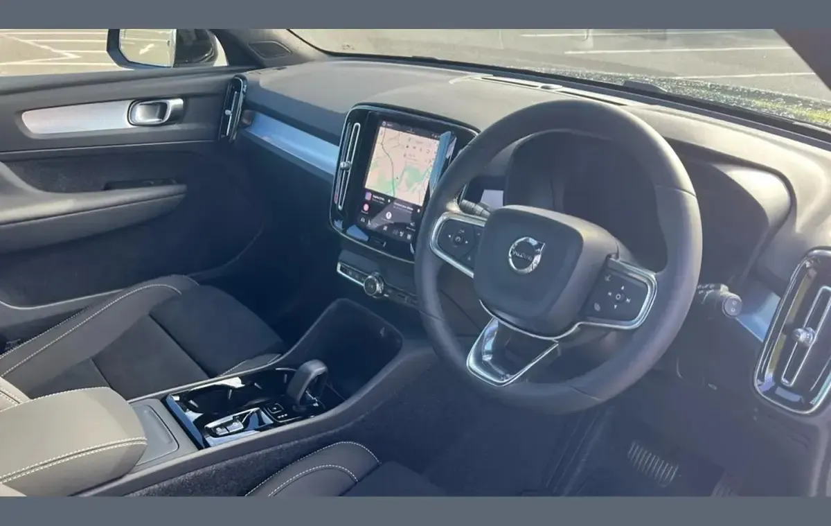 New Volvo XC40 Plus 161 HP (118 kW) 2026 Blue SUV